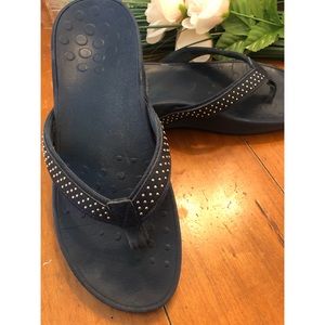 VIONIC NAVY BLUE PLATFORM FLIP FLOP SANDALS